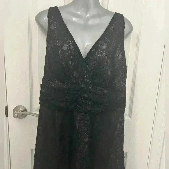 Black Lace Esprit  Dress, V-Neck with Ruching Around Waist - Picture 3 of 14